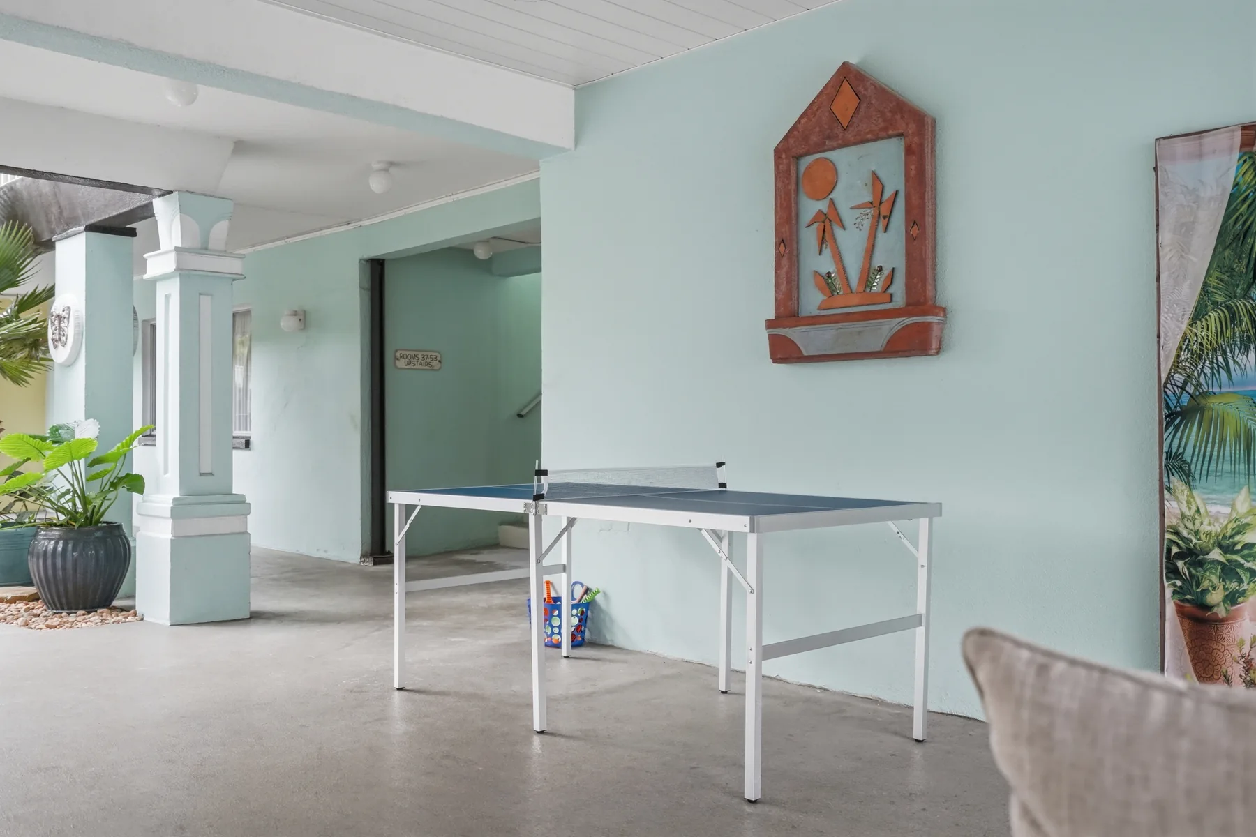 Table tennis in the covered courtyard
