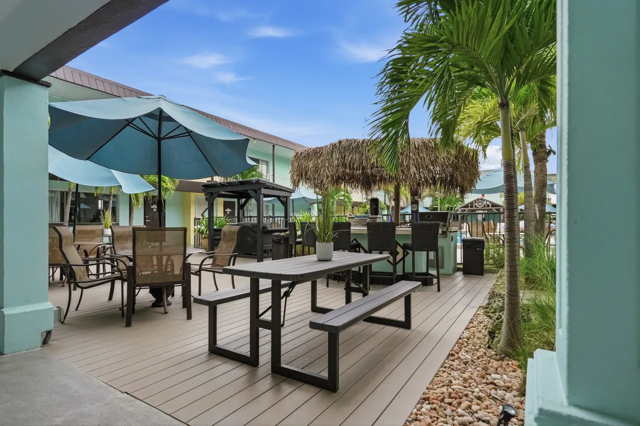 Outdoor dining in the courtyard