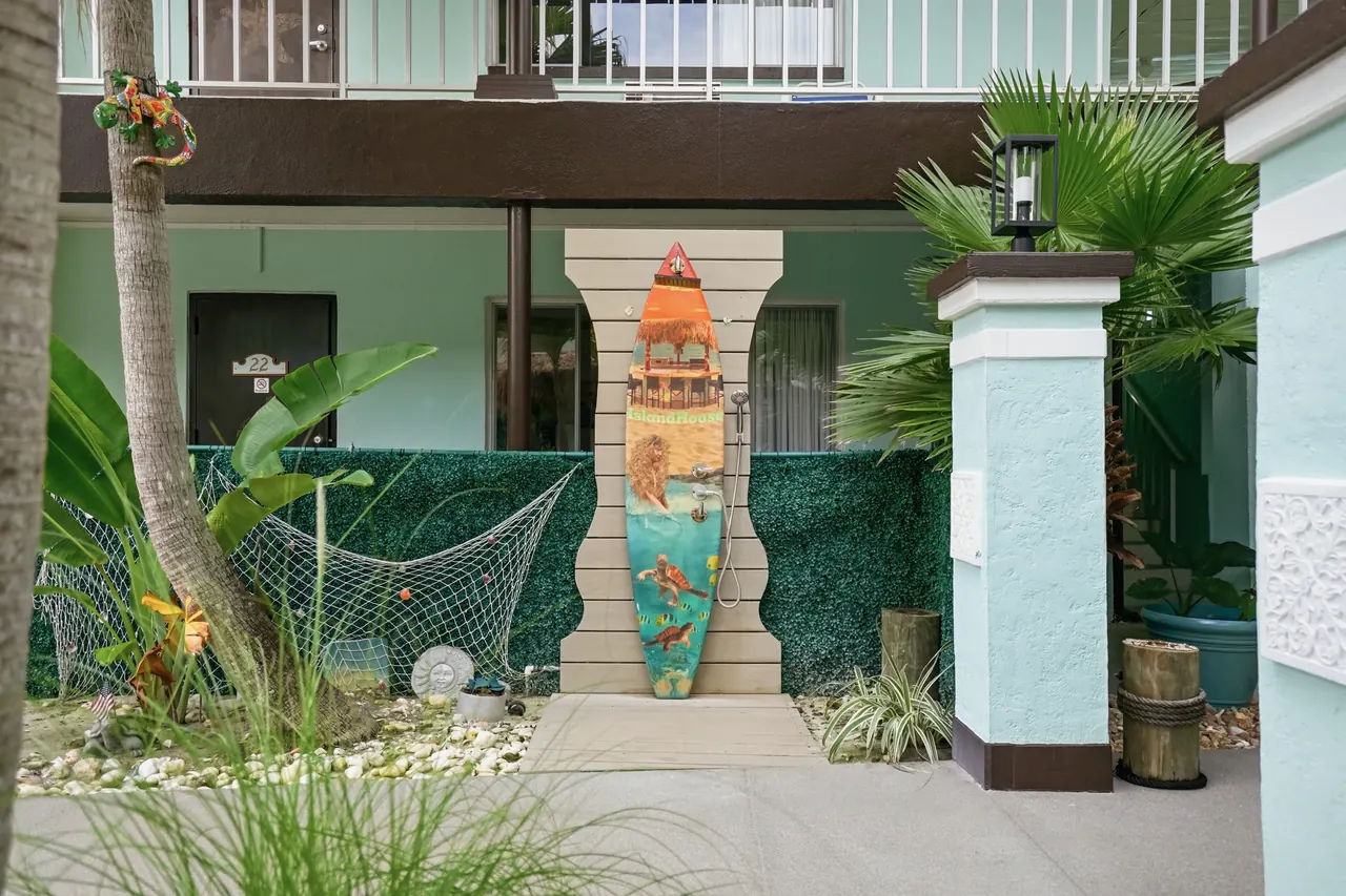 Outdoor rinse area